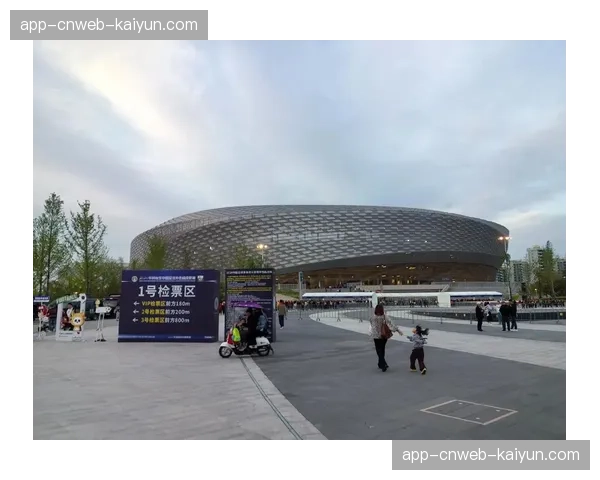 特写：成都蓉城主场凤凰山体育场完成草皮更换，静待新赛季首战